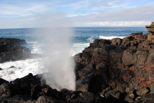 https://www.easterisland.travel/images/media/images/nature/blowhole-steam-hanga-poukura-rapa-nui.jpg